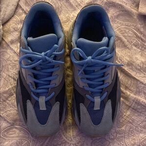 adidas Yeezy Boost 700
Carbon Blue